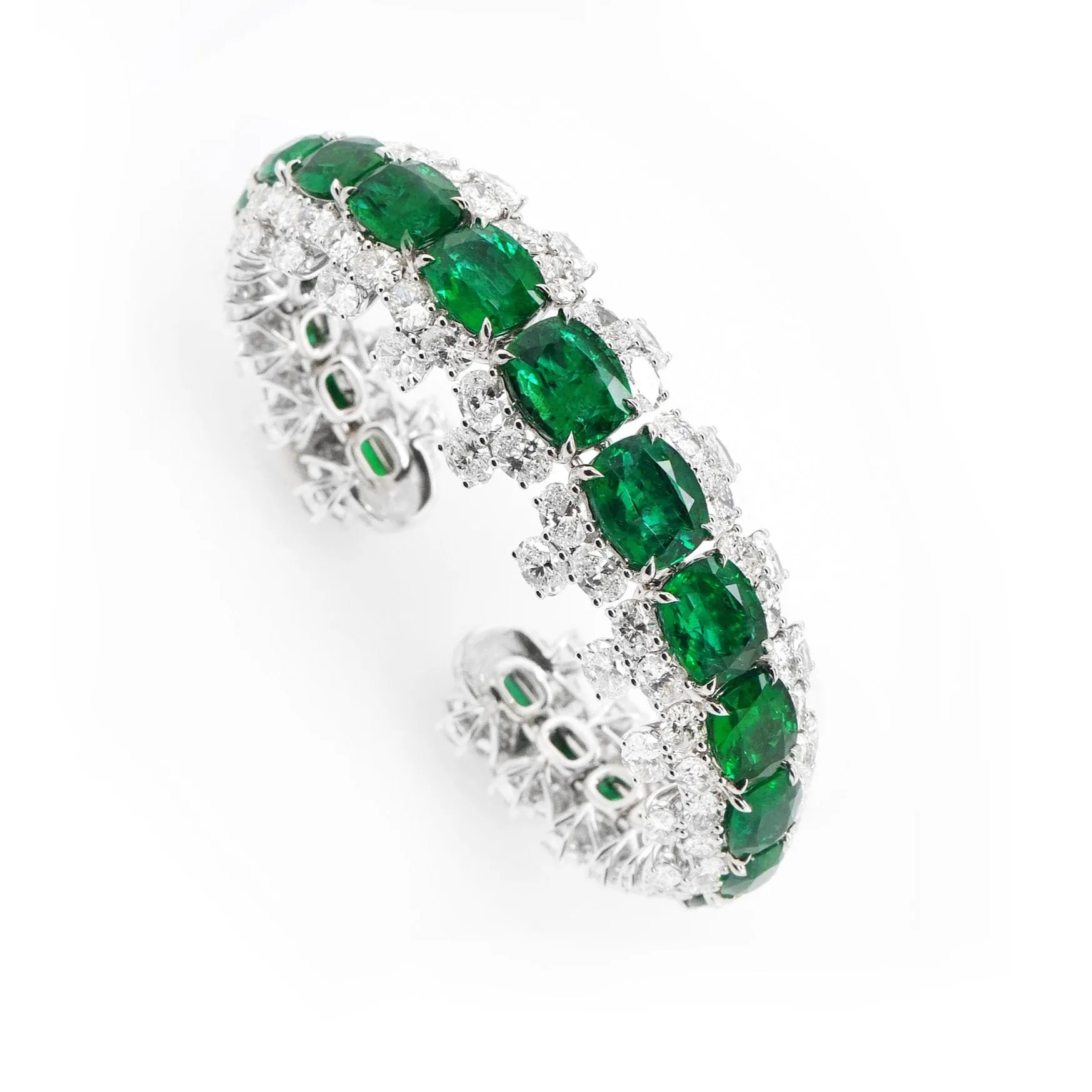 27.04 / 0.87 cts Emerald with Oval Diamond Bangle (ENQUIRE)
