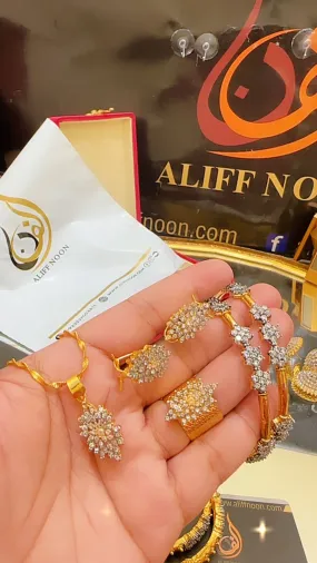 Diamond Cut Set Rombus shape with Bangles