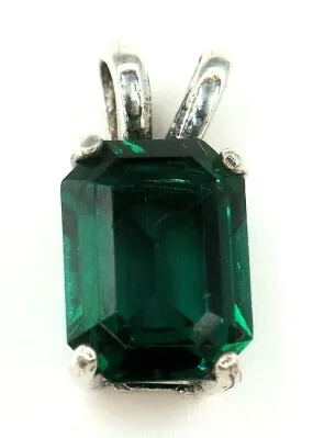 Emerald 14ct White Gold Pendant