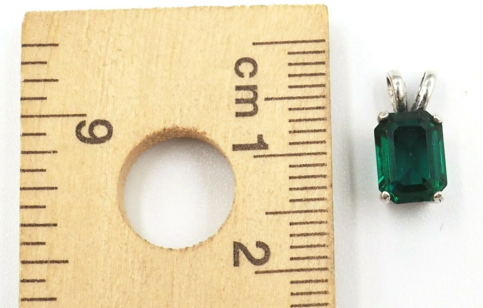 Emerald 14ct White Gold Pendant