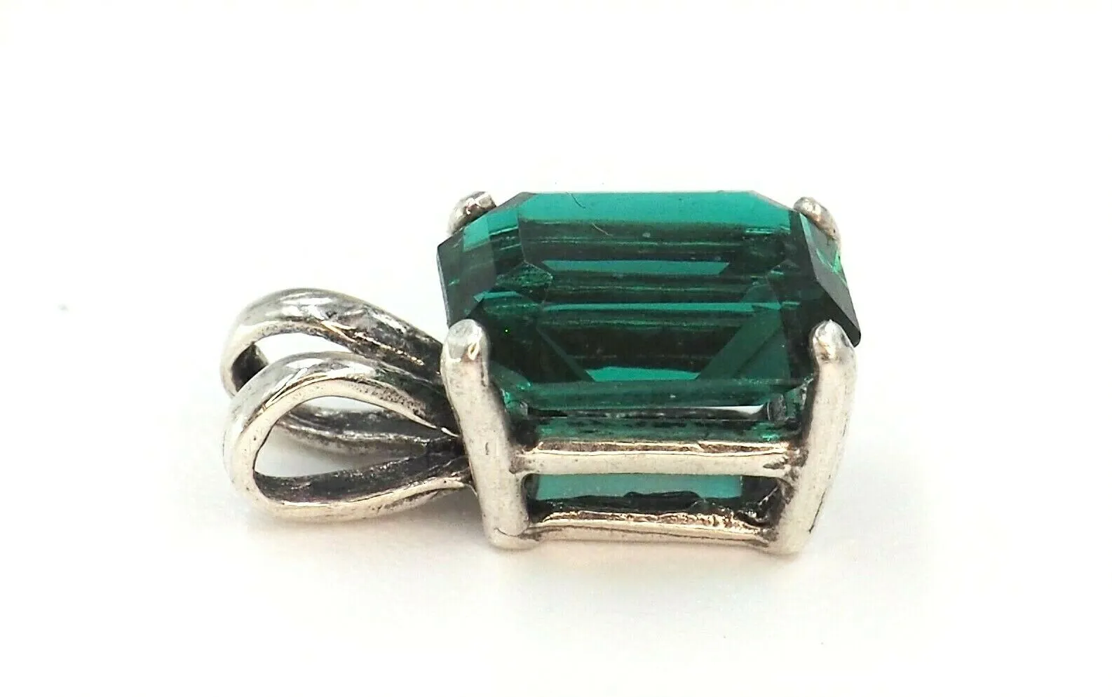 Emerald 14ct White Gold Pendant